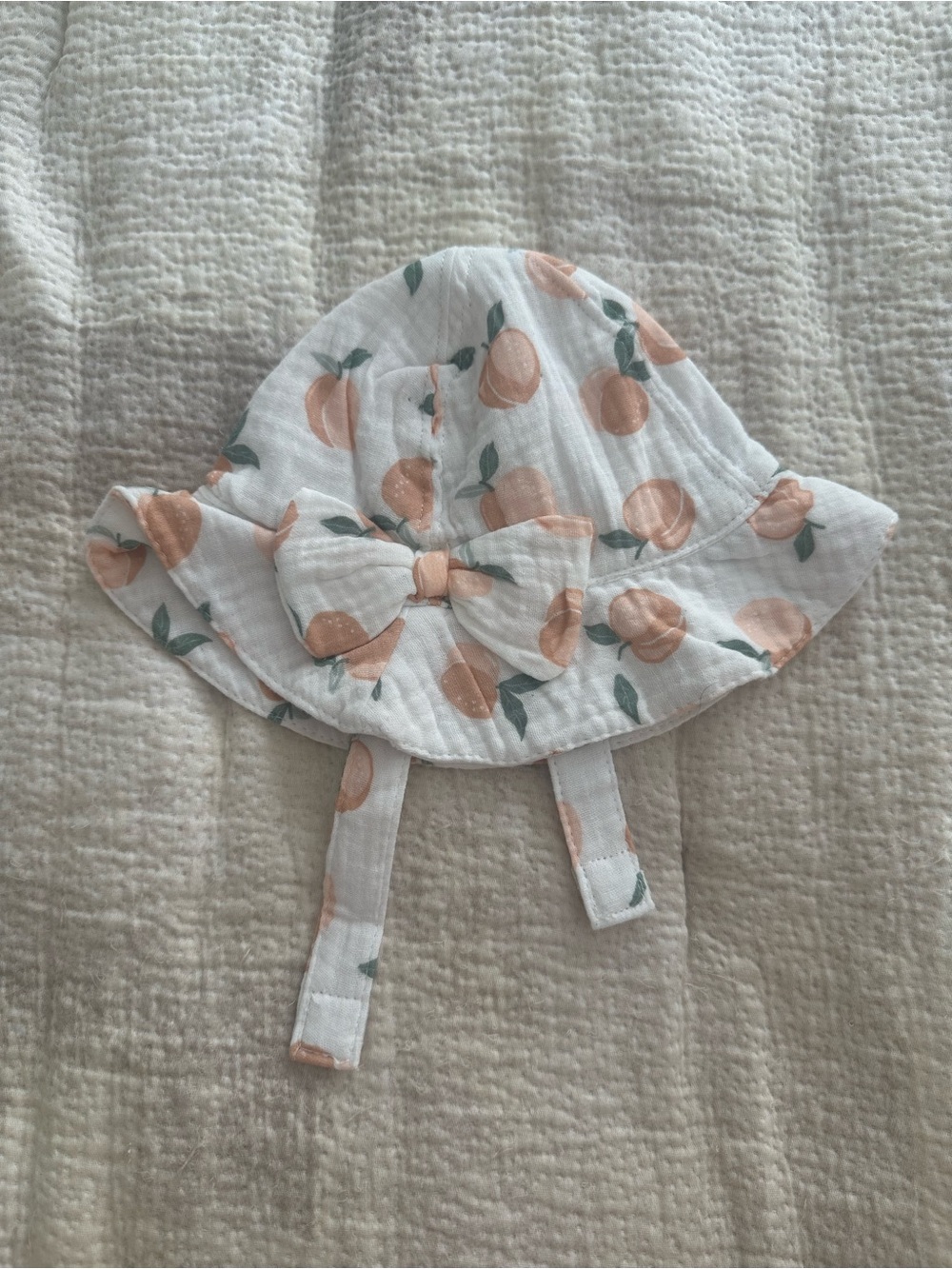 |Nicole Miller| White Baby Sun Hat with Peach Print and Bow